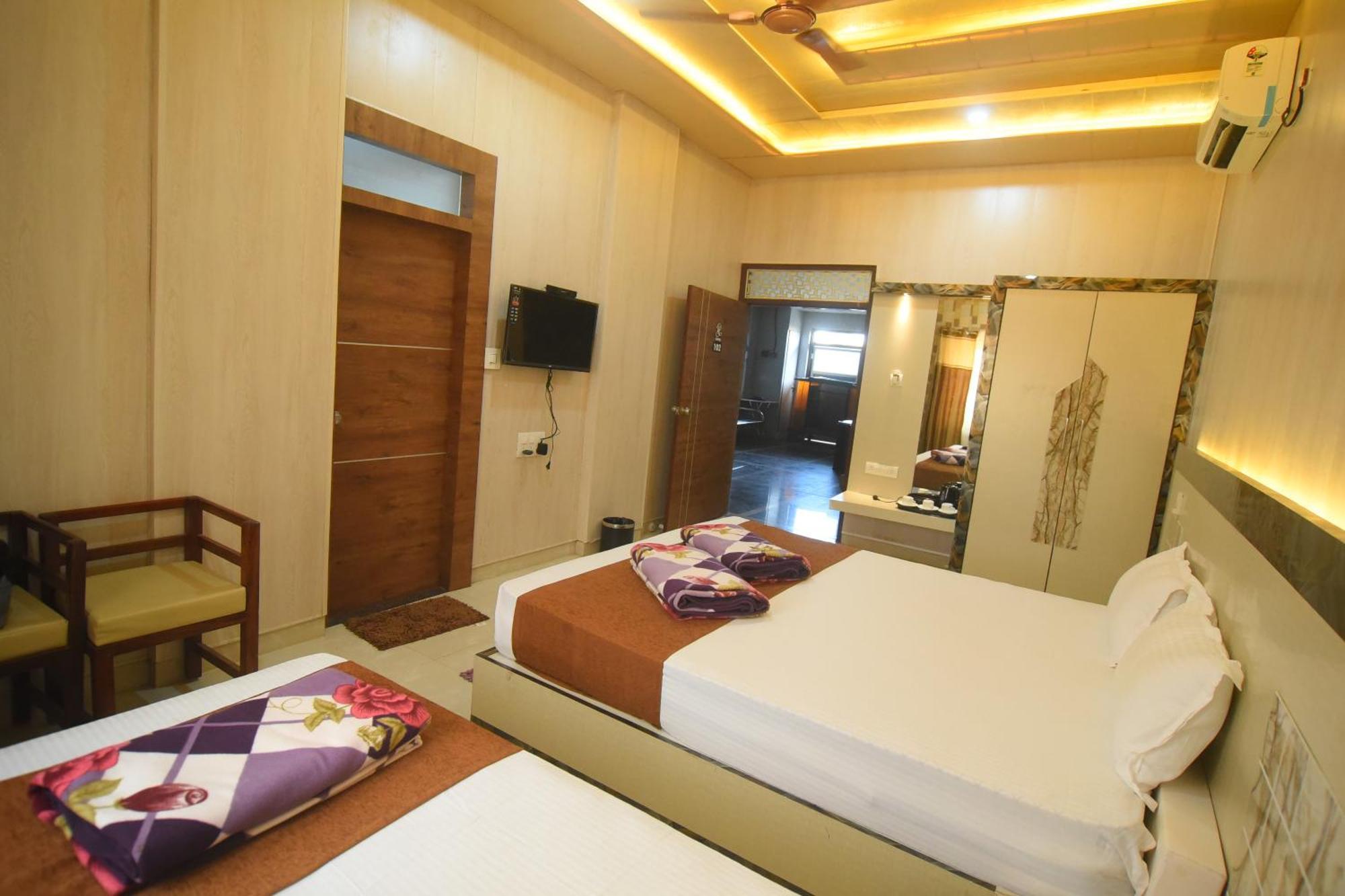 Hotel R Empire Revtree à Davanagere Extérieur photo