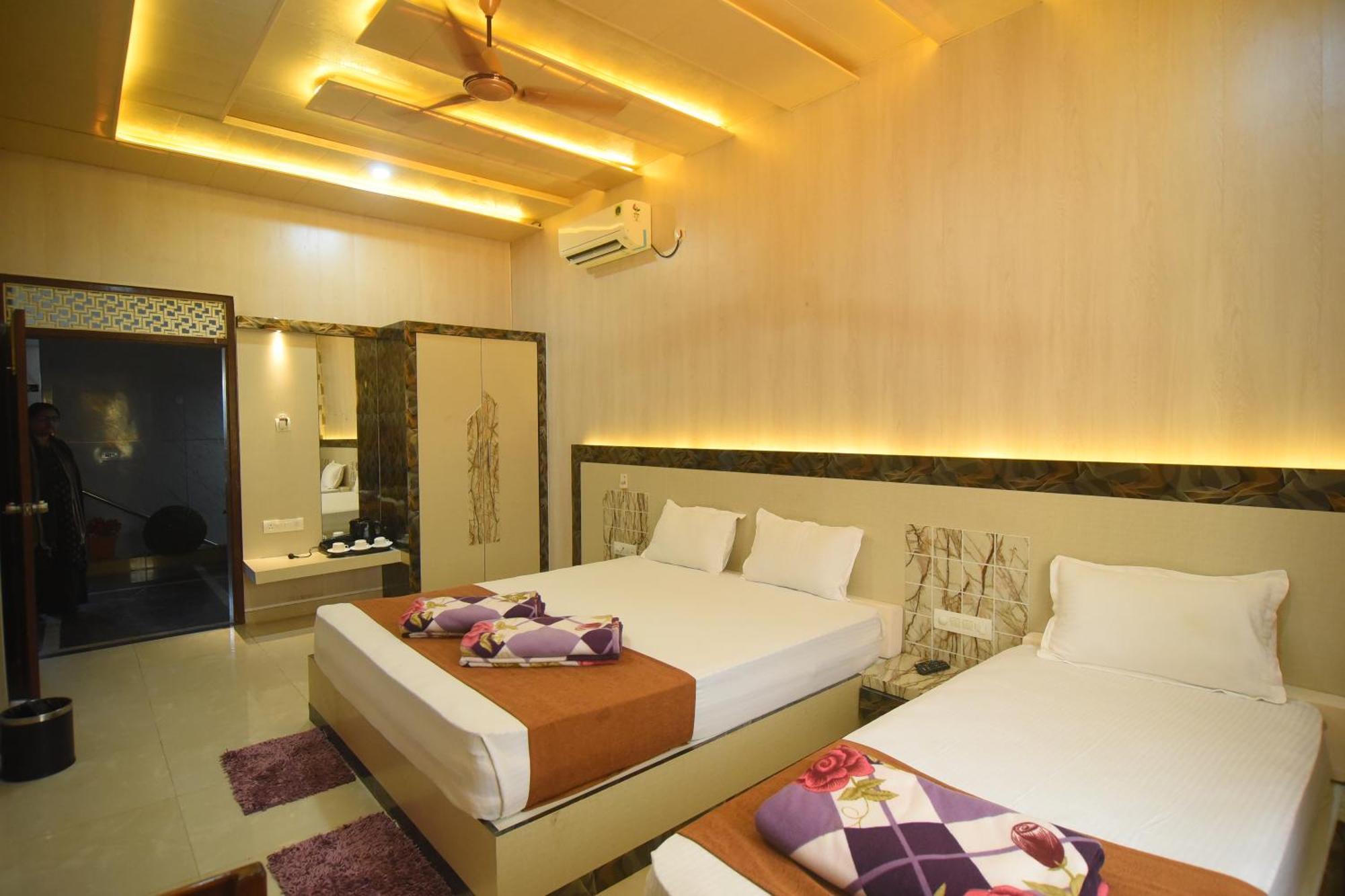 Hotel R Empire Revtree à Davanagere Extérieur photo