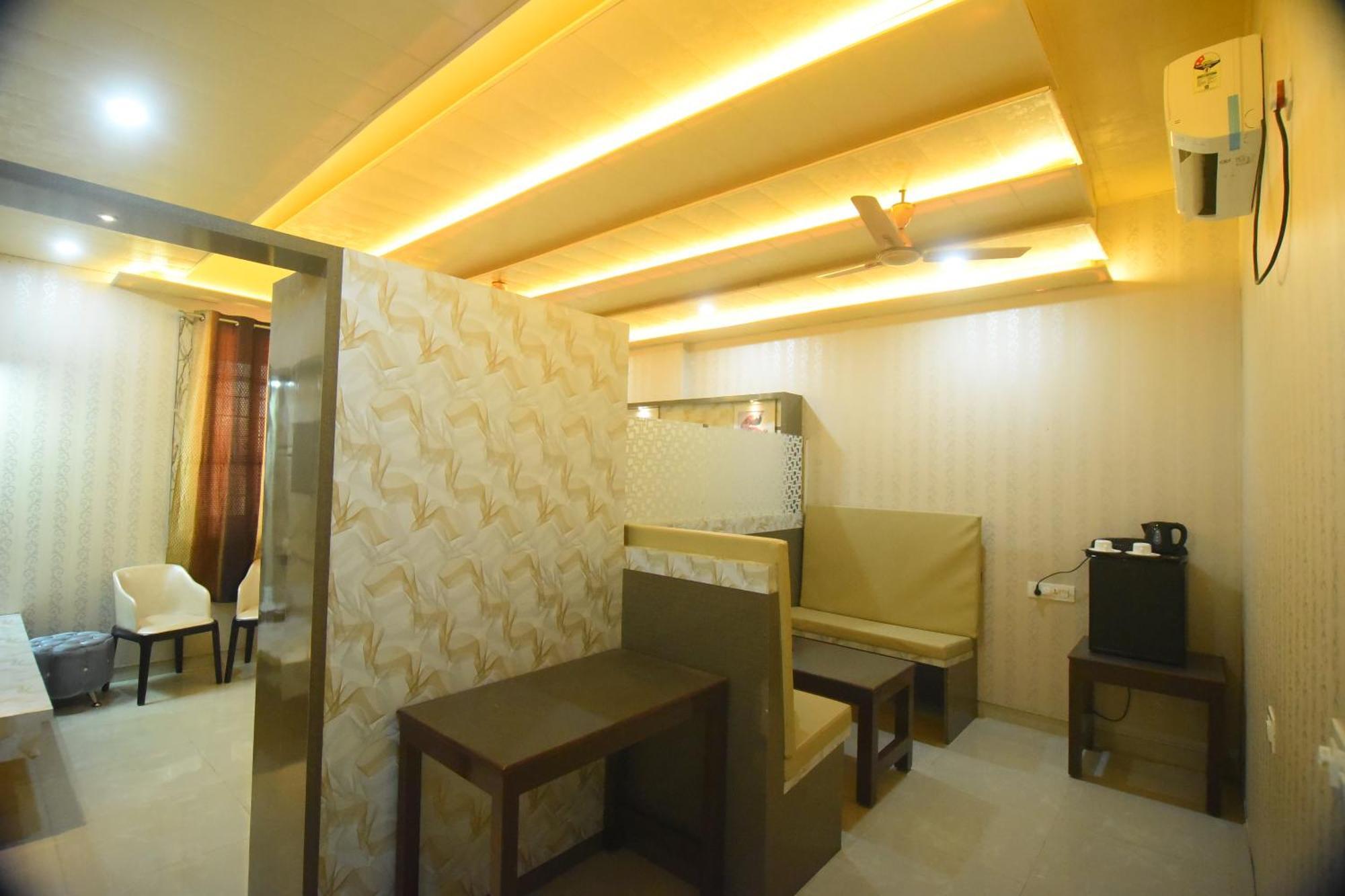 Hotel R Empire Revtree à Davanagere Extérieur photo