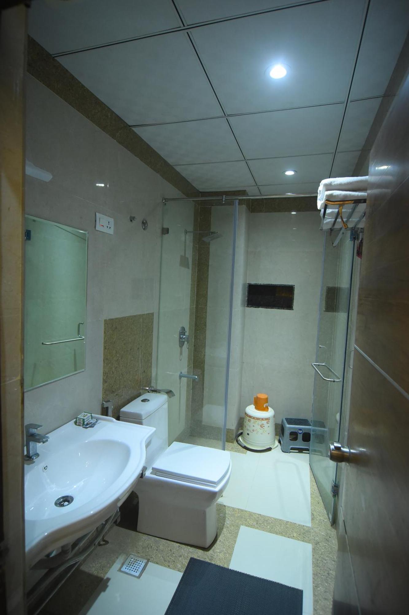 Hotel R Empire Revtree à Davanagere Extérieur photo