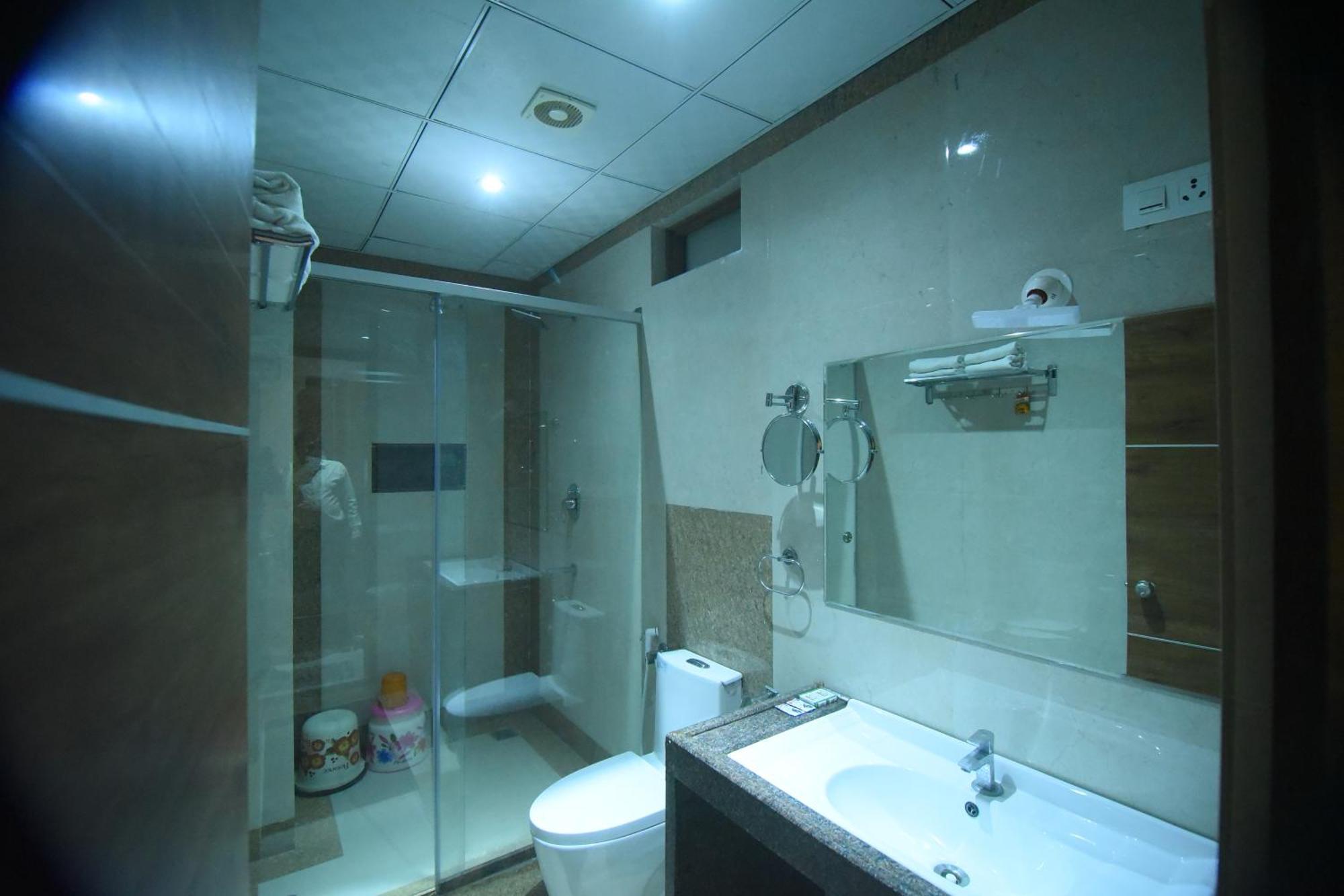 Hotel R Empire Revtree à Davanagere Extérieur photo