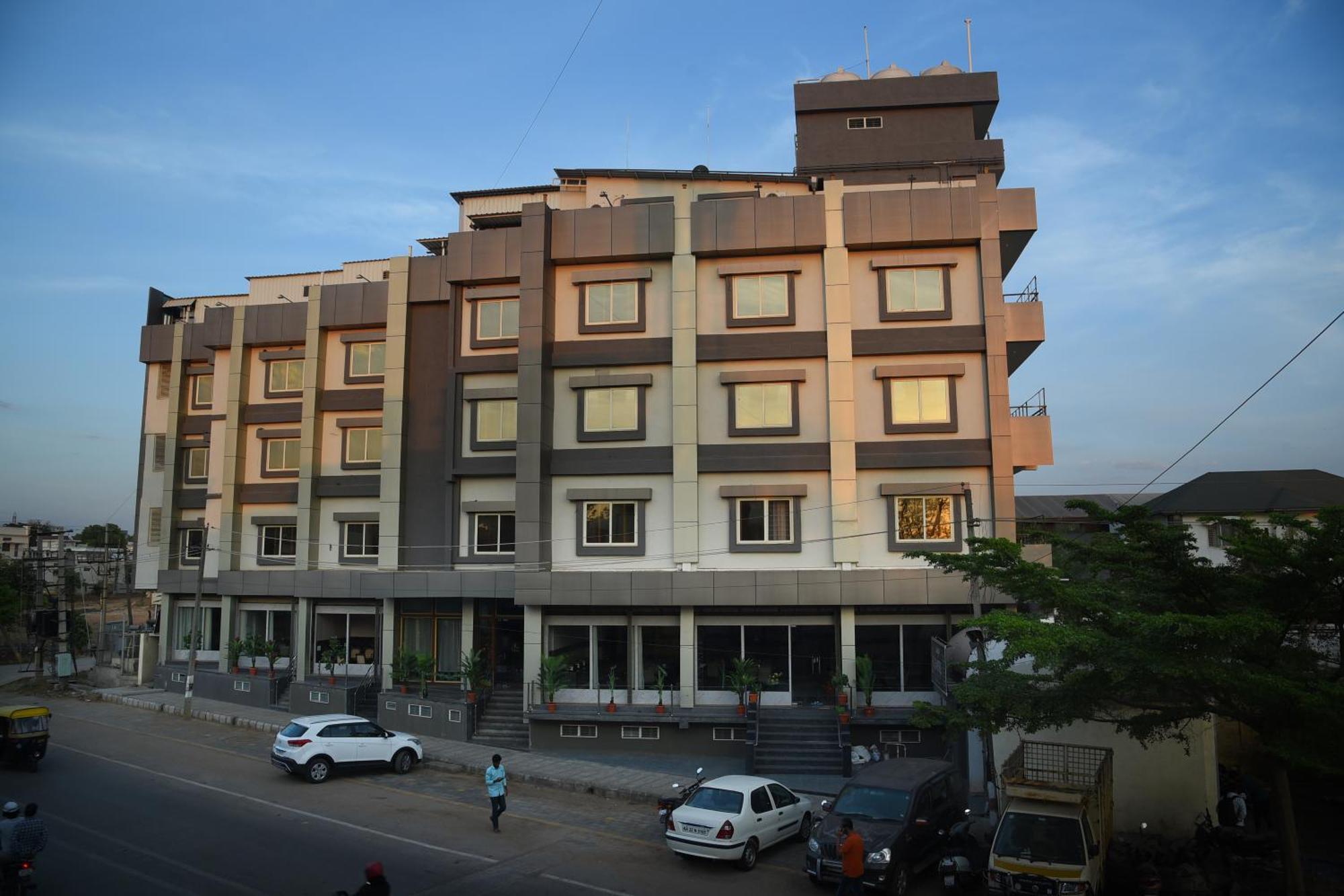 Hotel R Empire Revtree à Davanagere Extérieur photo